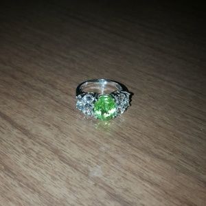 SALE Size 7 Peridot ring NWOT